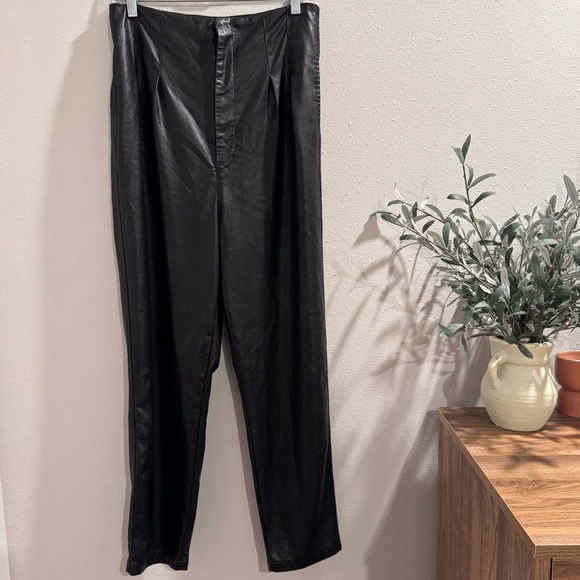 Free People Black Faux Leather Size 10 Pleated Front Trouser Pants Pockets Edgy - Picture 1 of 9